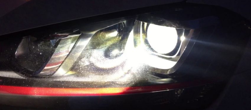 Scheinwerfer von einem VW Golf 7