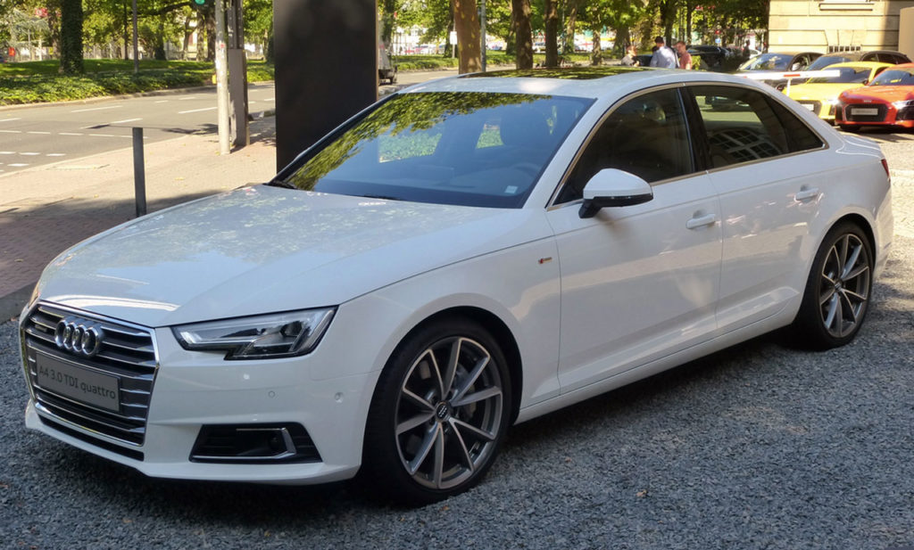 Weißer Audi A4 3.0 TDI Quattro Seitenansicht