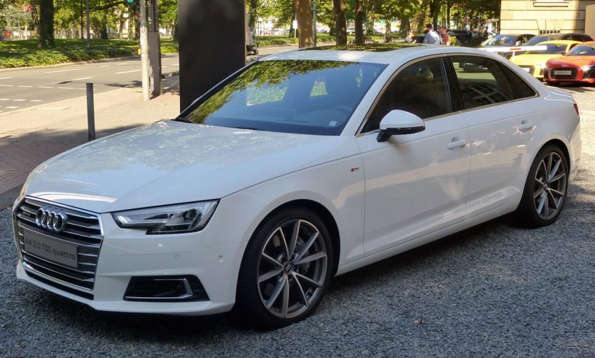 Weißer Audi A4 3.0 TDI Quattro Seitenansicht
