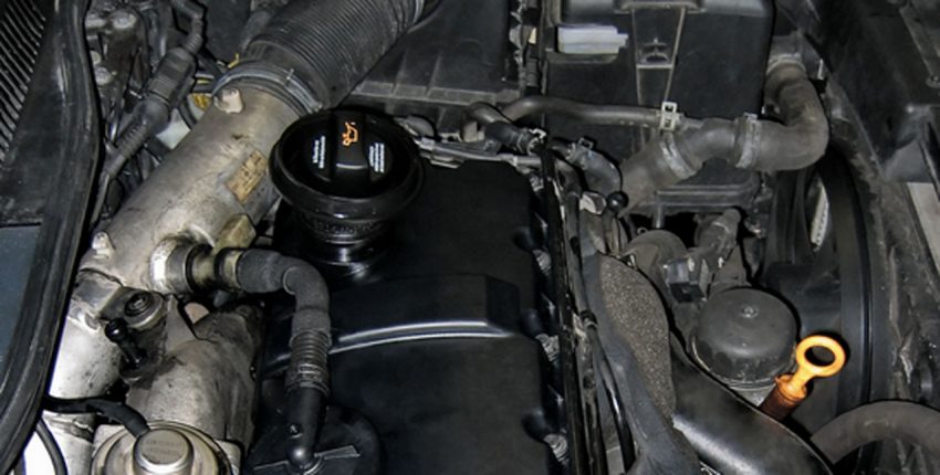 Motorraum von einem VW Golf 4