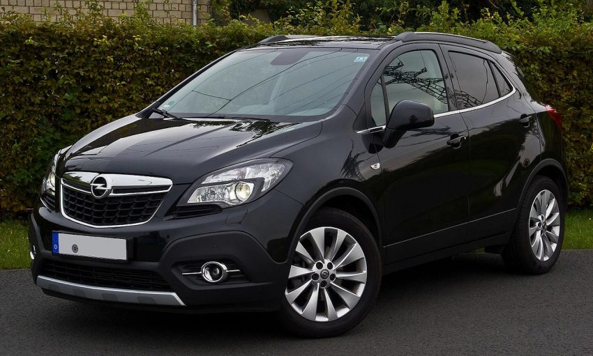 Schwarzer Opel Mokka Frontansicht
