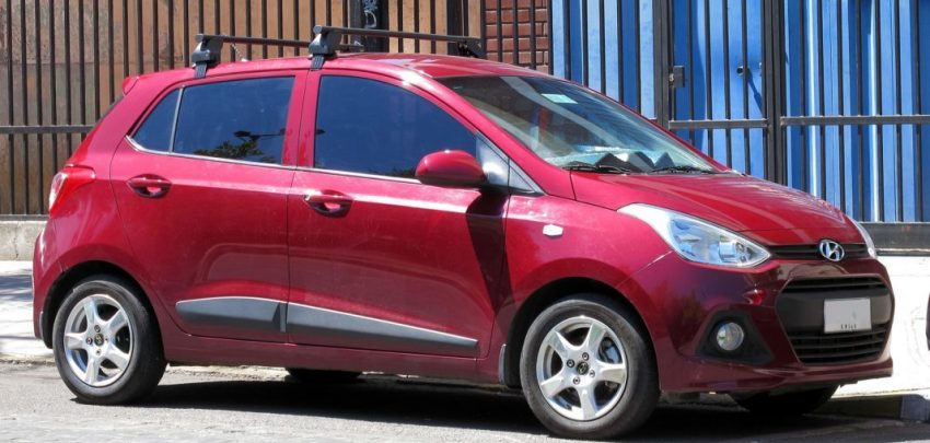Roter Hyundai i10 Grand Seitenansicht