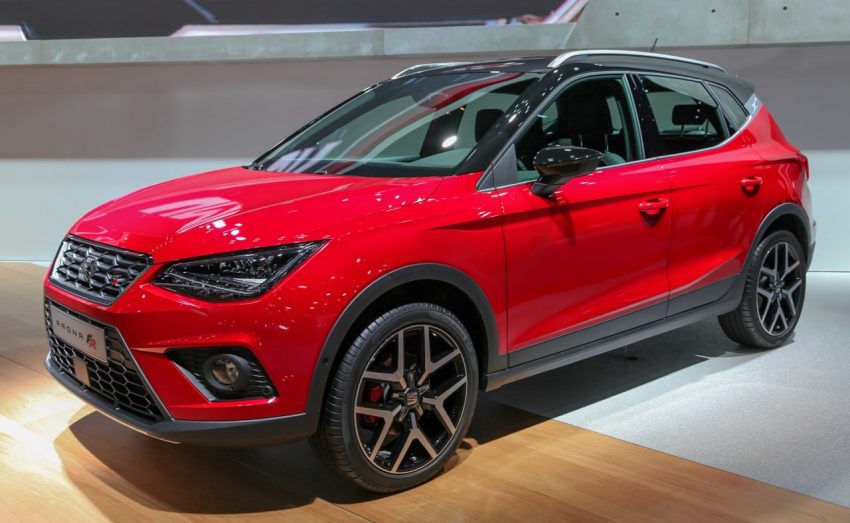 Frontansicht Roter Seat Arona FR mit Schwarzem Dach