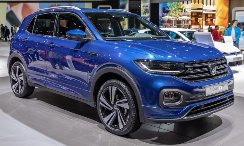 Frontansicht Blauer VW T Cross R Line SUV