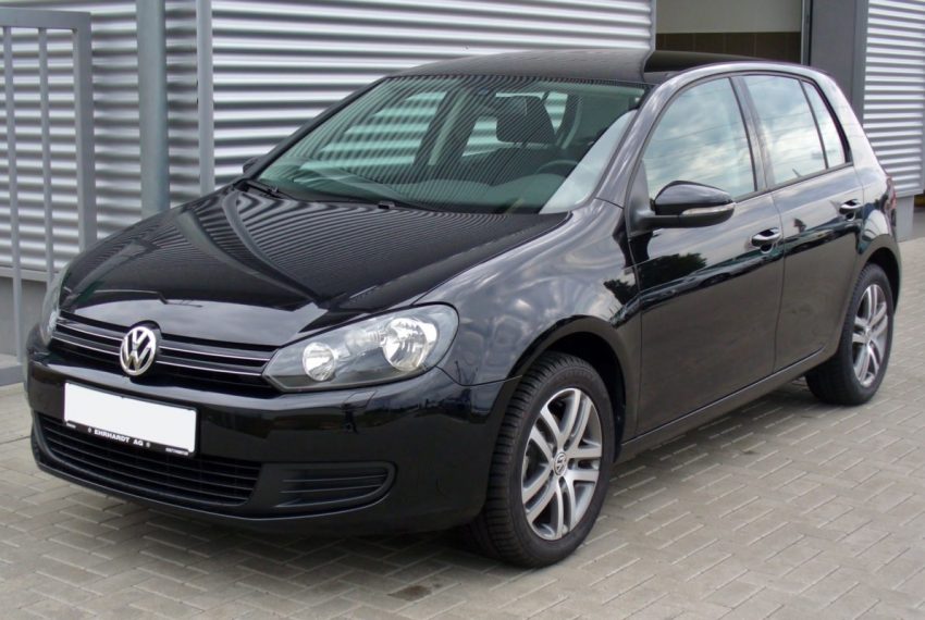 Frontansicht Schwarzer VW Golf 6
