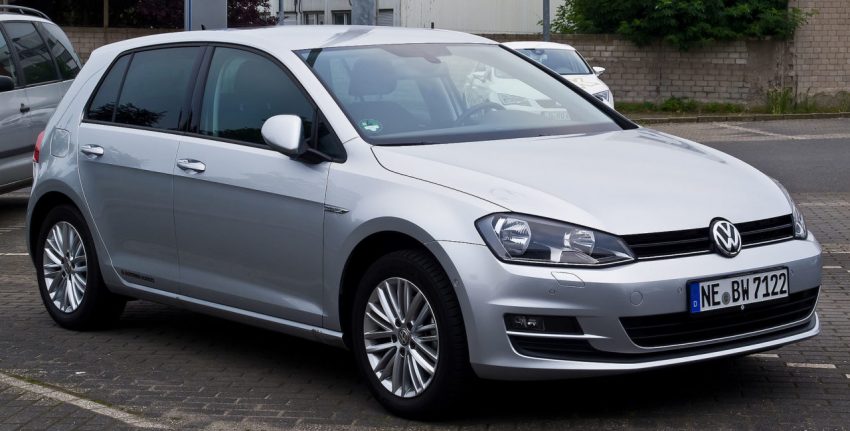 Silberner VW Golf 7 Frontansicht