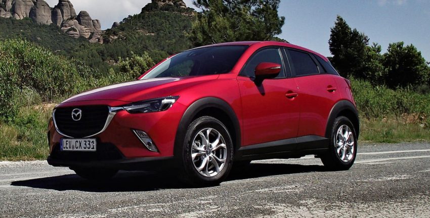 Frontansicht Roter Mazda CW 3 mit Getönten Scheiben
