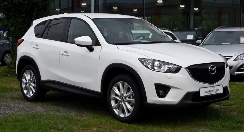 Frontansicht Weißer Mazda CX5 mit Getönten Scheiben