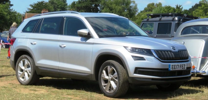 Seitenansicht Silberner Skoda Kodiaq SUV