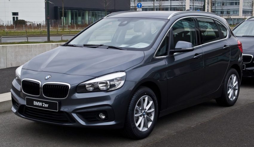 Grauer BMW 2er Active Tourer Frontansicht