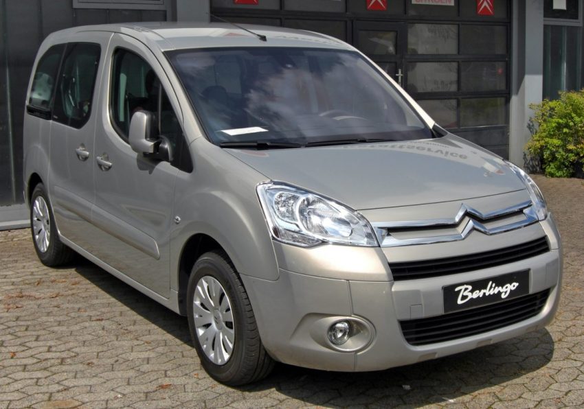 Frontansicht Silberner Citroen Berlingo 2