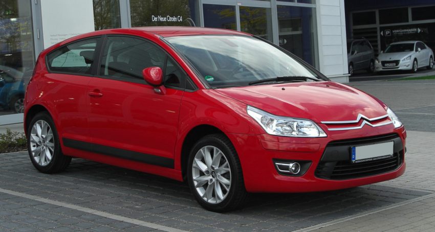 Frontansicht Roter Citroen C4 2 Türer