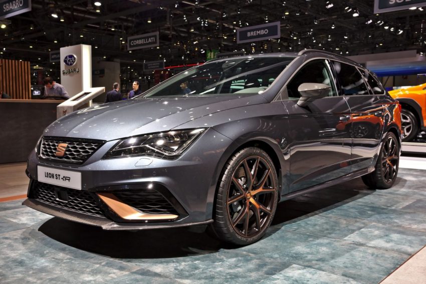 Grauer Seat Leon Modell Cupra R ST Frontansicht