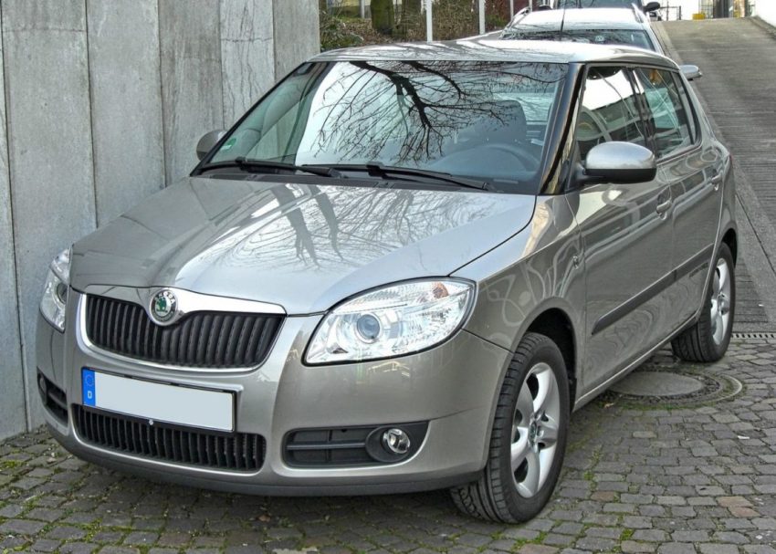 Frontansicht Silberner Skoda Fabia