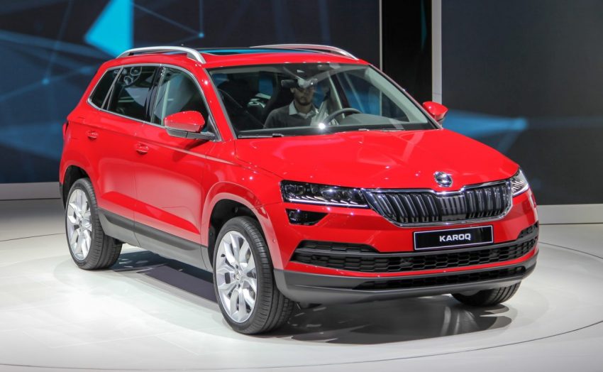 Frontansicht Roter Skoda Karoq mit LED Lichter