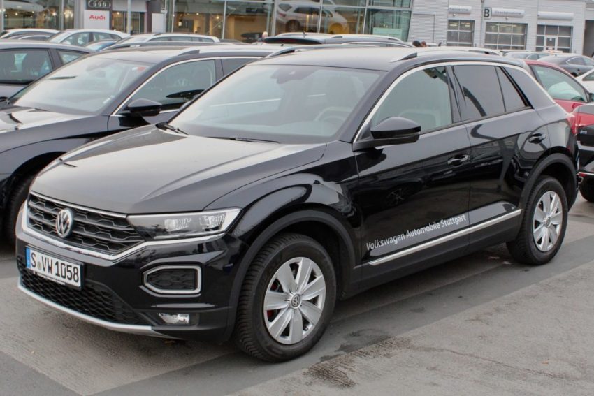 Seitenansicht Schwarzer VW T Roc mit Getönten Scheiben