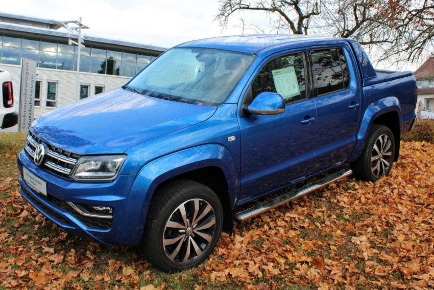 Blauer VW Amarok 2016 Modell Seitenansicht