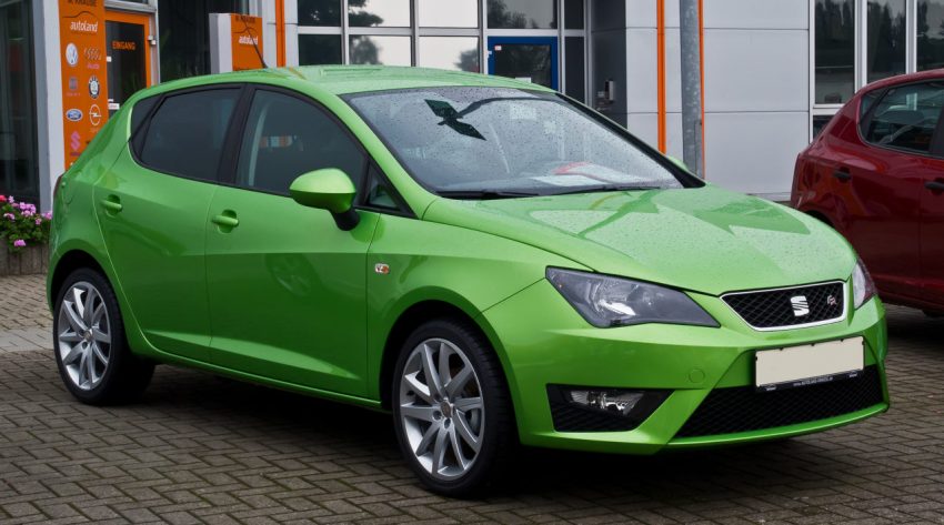 Frontansicht Grüner Seat Ibiza 1.2 TSI