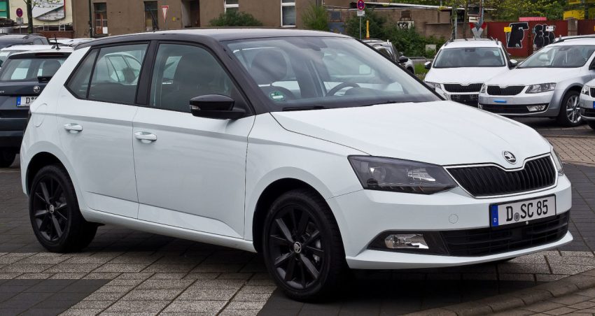 Frontansicht Weißer Skoda Fabia 3 mit Schwarzem Dach