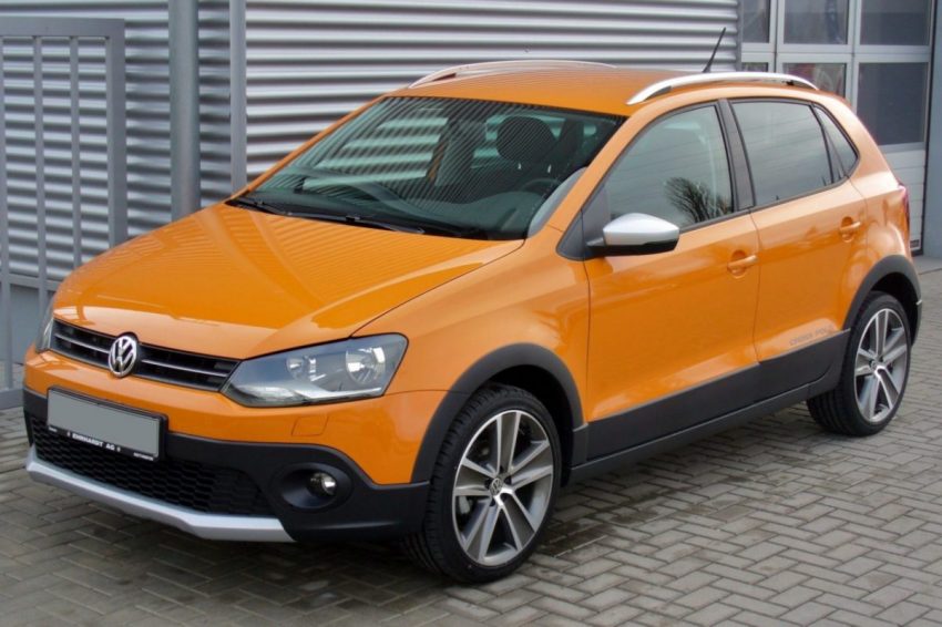 Orangener VW Polo 5 Cross Seitenansicht