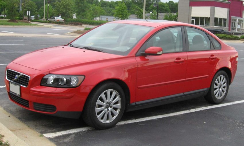 Seitenansicht Roter Volvo S40