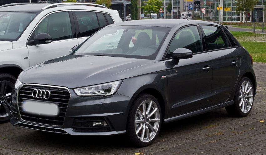 Frontansicht Schwarzer Audi A1 TFSI S Line
