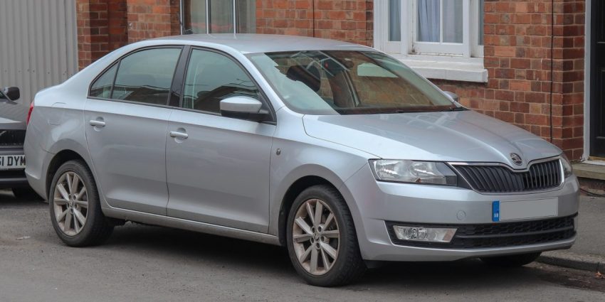 Frontansicht Silberner Skoda Rapid 1.2 TSI