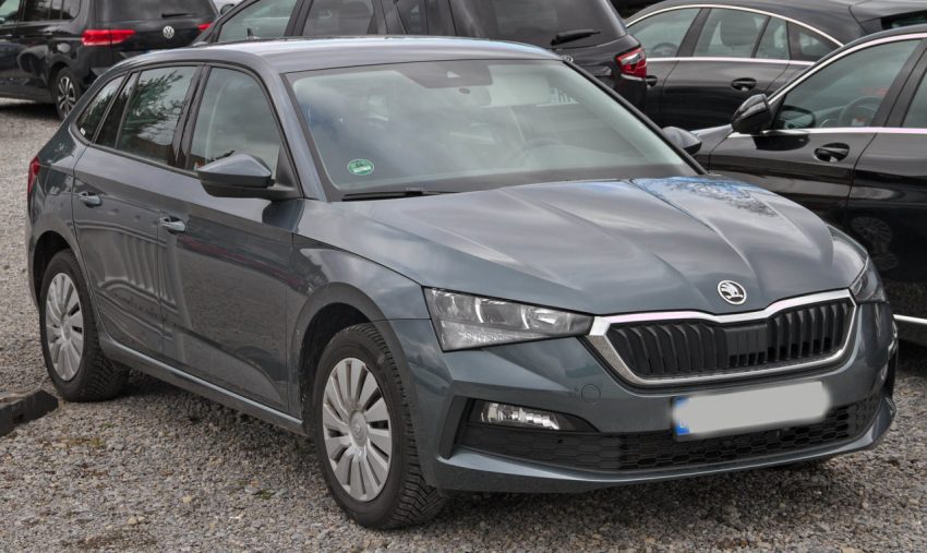 Frontansicht Grauer Skoda Scala