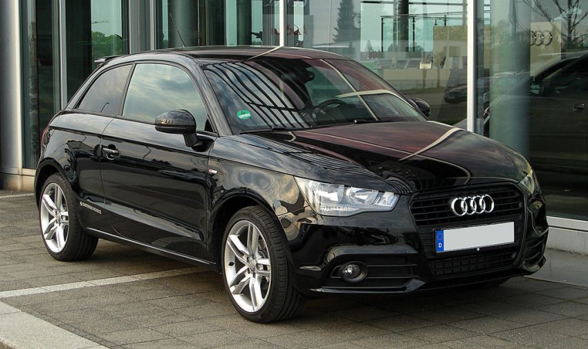 Frontansicht Schwarzer Audi A1 2 Türer