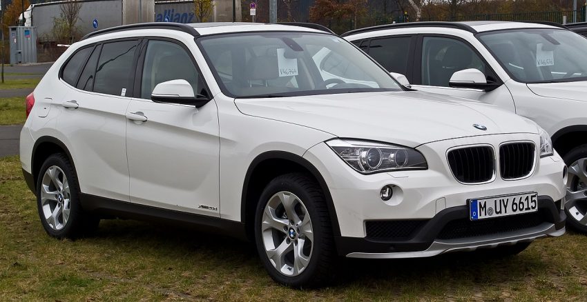 Seitenansicht Weißer BMW X1 E84 Facelift