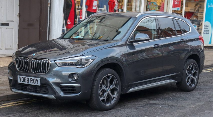 Seitenansicht Schwarzer BMW X1
