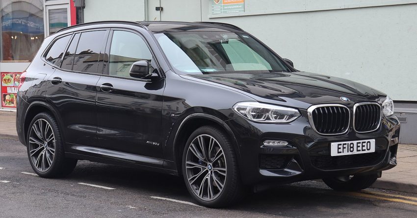 Seitenansicht Schwarzer BMW X3 30d M Sport