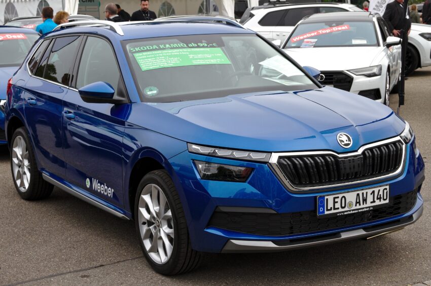 Frontansicht Blauer Skoda Kamiq 2019