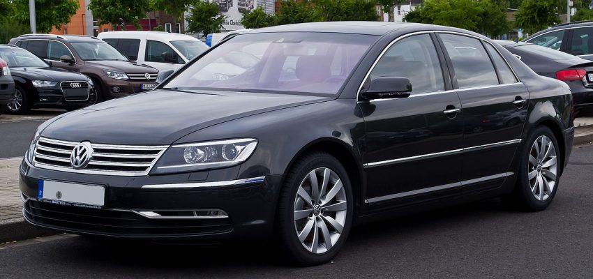 Seitenansicht Schwarzer VW Phaeton