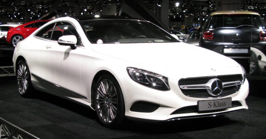 Frontansicht Weißer Mercedes Benz S Klasse Coupe