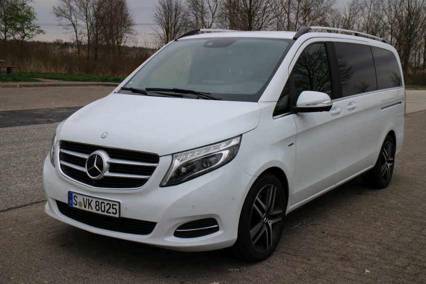 Frontansicht Weißer Mercedes V Klasse