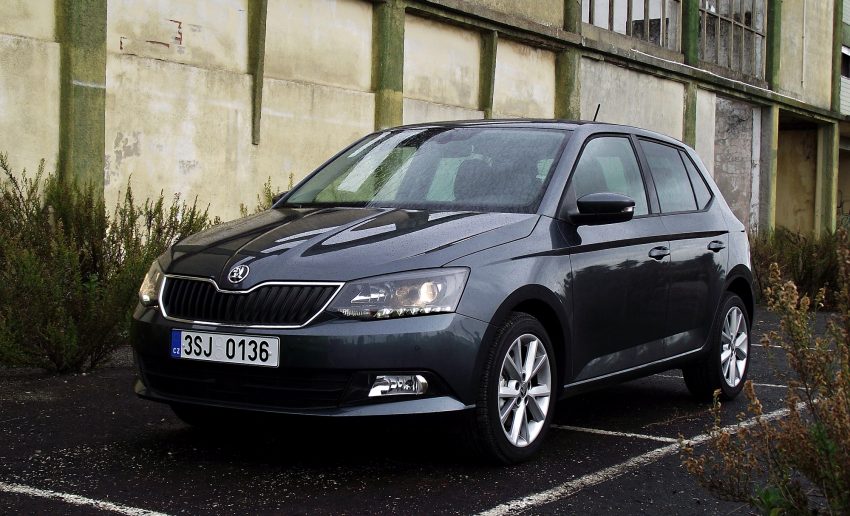 Frontansicht Grauer Skoda Fabia