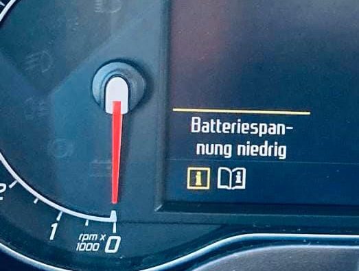Anzeige Batteriespannung niedrig Ford S Max