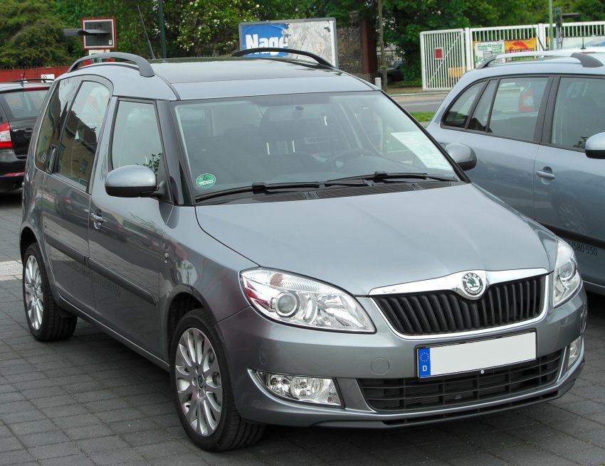 Frontansicht Silberner Skoda Roomster