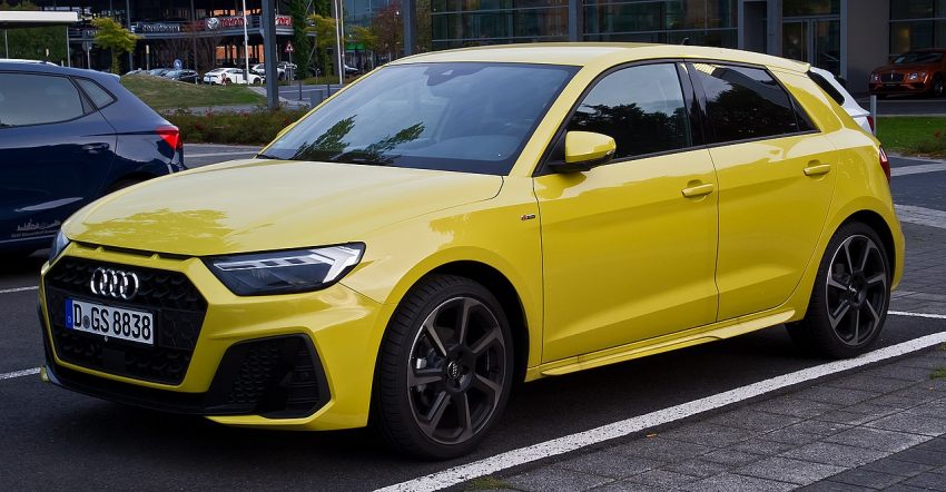 Gelber Audi A1 35 TFSI S Line Seitenansicht