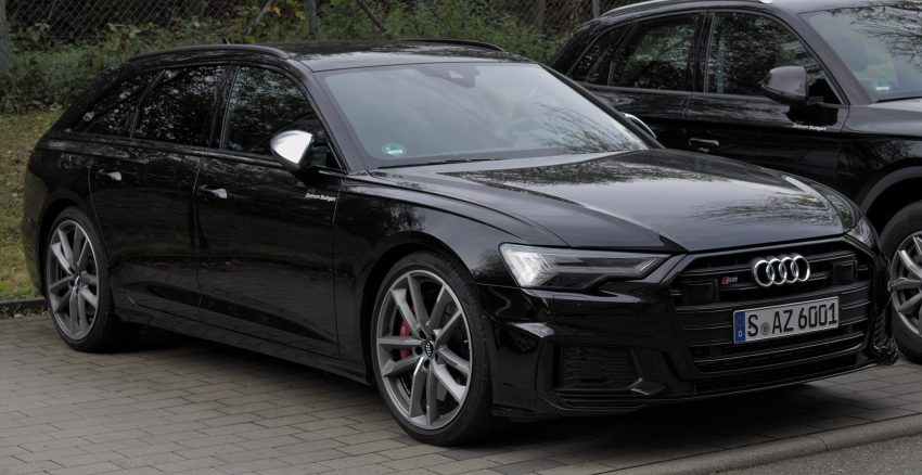 Schwarzer Audi S6 Avant 2019 Seitenansicht