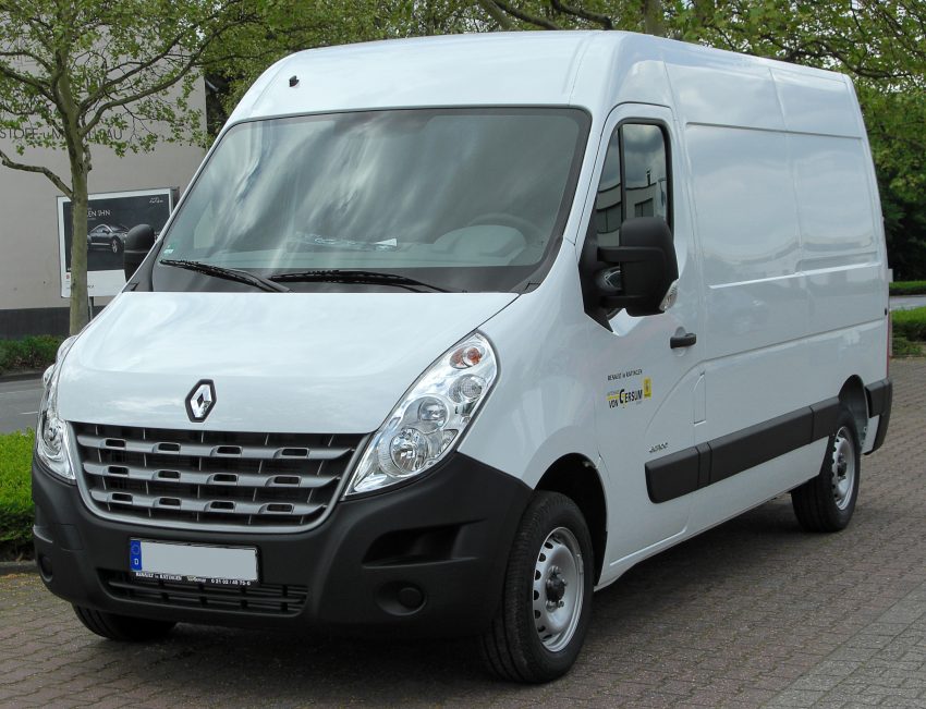 Frontansicht eines weißen Renault Master