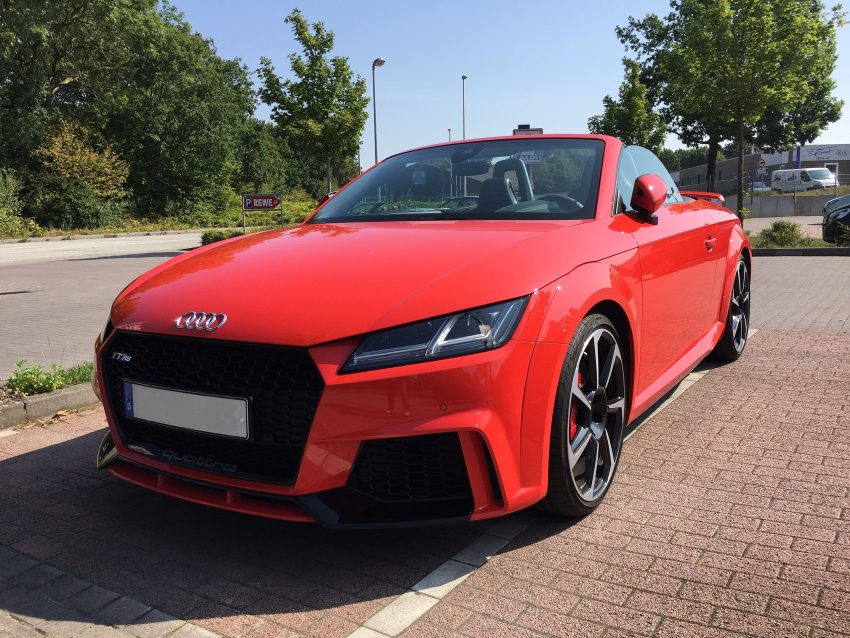 Audi TT RS Roadster (rot) in der Frontansicht