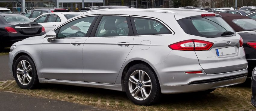 Heck-Seitenansicht Ford Mondeo Turnier Silber