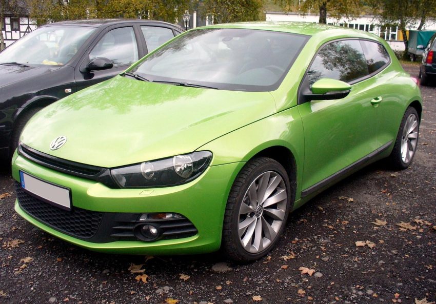 VW Scirocco III Frontansicht (grün)