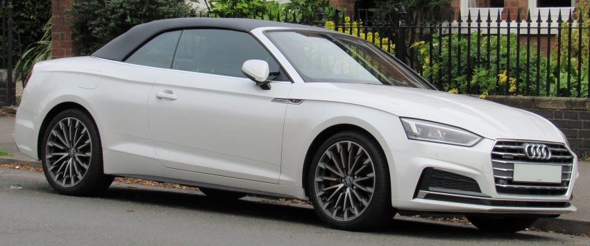 Weißer Audi A5 Cabrio Seitenansicht S Line