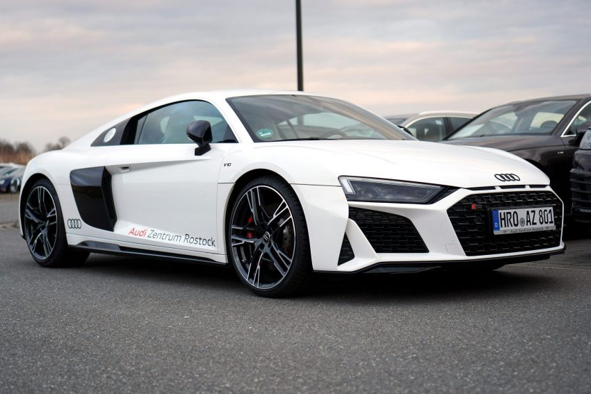 Weisser Audi R8 V10 Performance