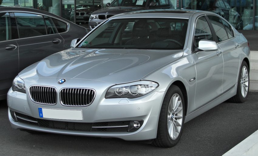 Grauer BMW 5er F10 Frontansicht