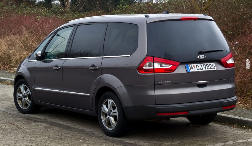 Heckansicht eines Ford Galaxy Facelift Modells
