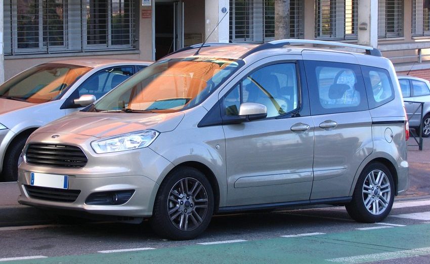 Seitenansicht eines Ford Tourneo Connect